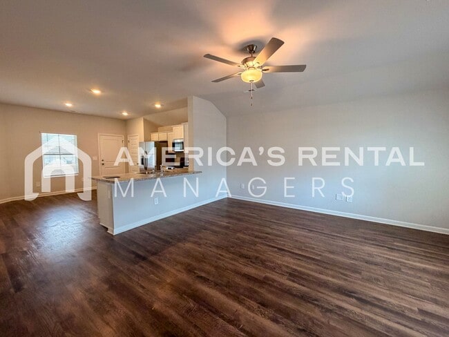 Building Photo - Sophisticated Style Meets Open Concept for Rent in Decatur, AL