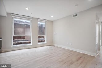 Building Photo - 1805 N Howard St