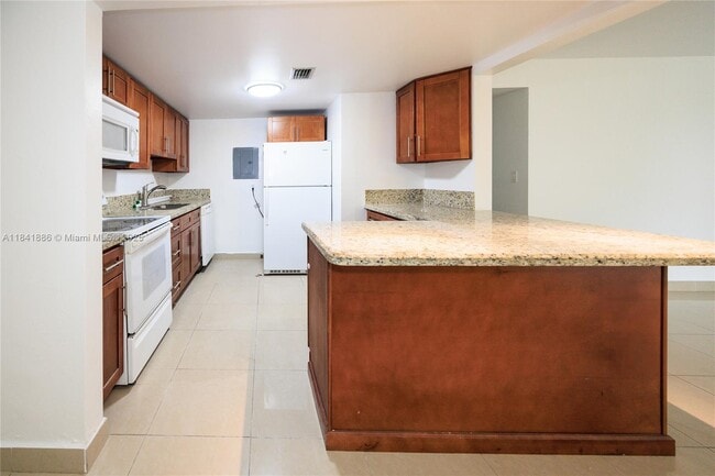 Building Photo - 9300 SW 77th Ave