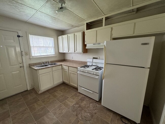 Building Photo - 1708-1708 Stewart St