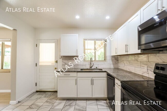 Building Photo - 3 bed 2 bath home near Anschutz Medical Ca...