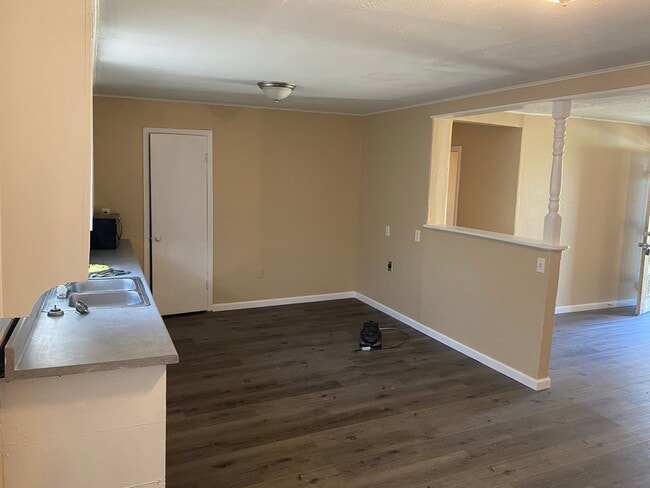 Foto del edificio - 300 E 12th St