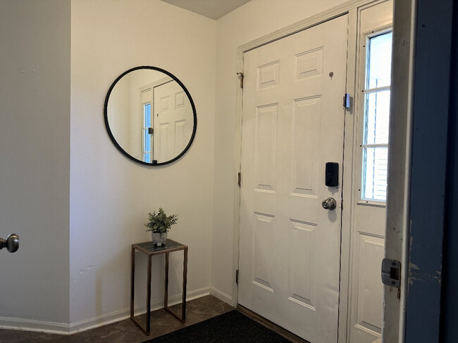 Building Photo - 542 Timber Dr
