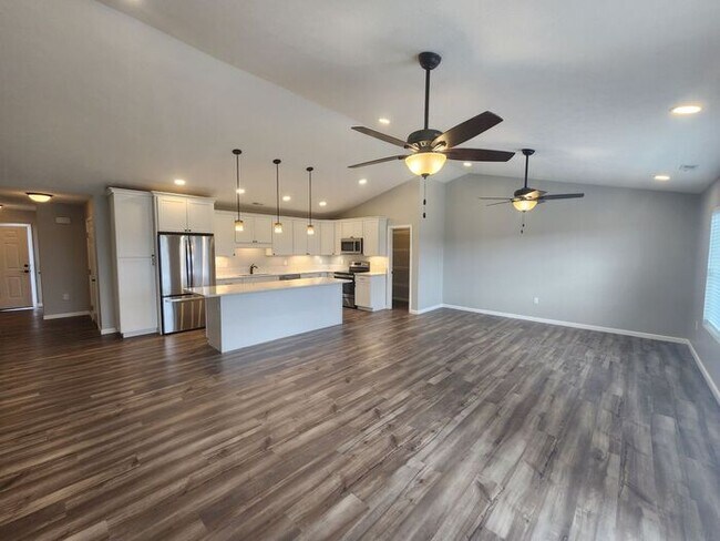 Foto del edificio - Explore this beautiful home and secure your place in a quiet, family-friendly area that offers th...