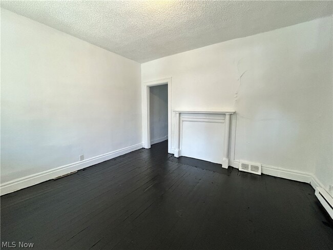 Building Photo - 507 Cedar Ave