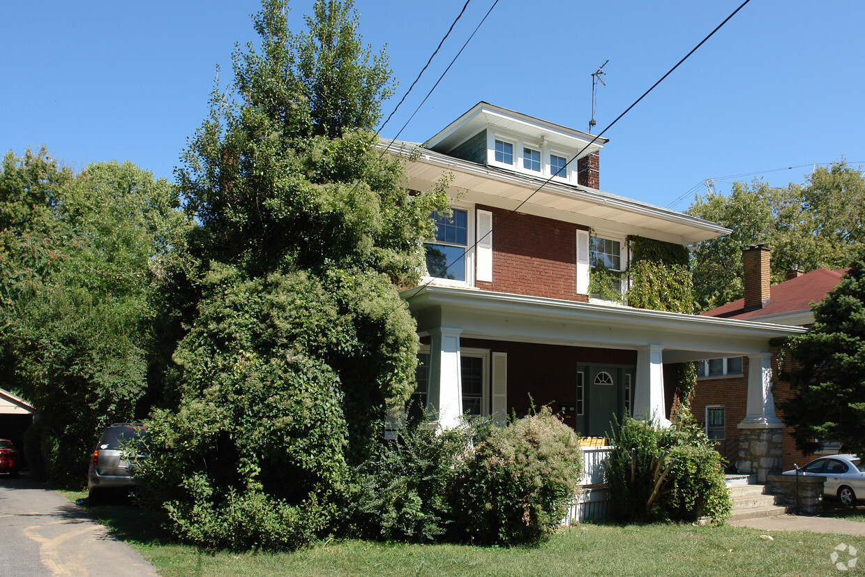 Building Photo - 123 University Ave