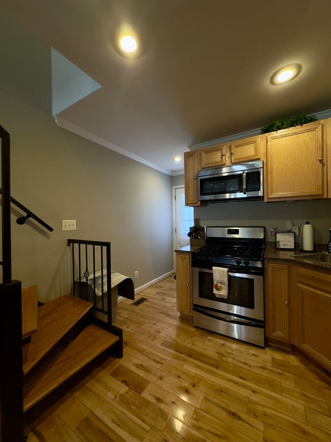 Foto del edificio - Charming 1Bed/1Bath Townhome with a BONUS ...