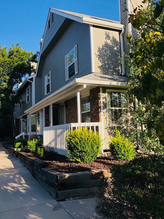 Foto principal - CUTE 3 bedroom West Side Townhome