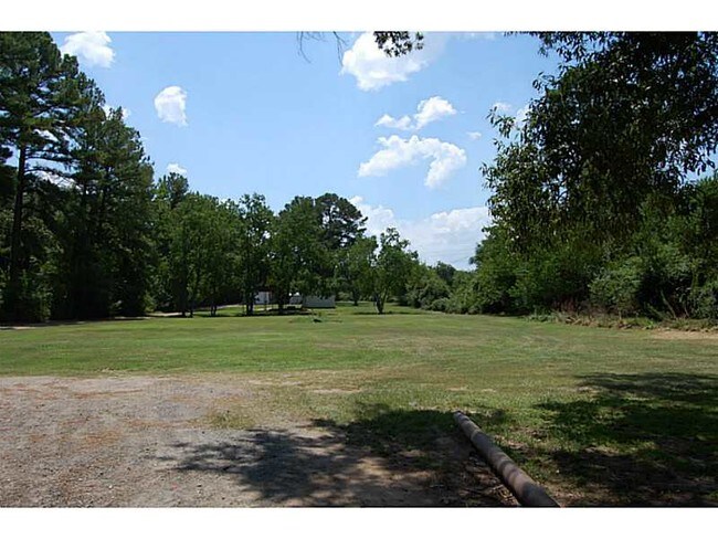  - 4750 N Market St
