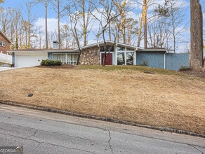 Building Photo - 3590 Cloudland Dr