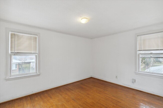 Foto del edificio - 22107/22109/22111 15 Mile Rd - T - Dubai 2...