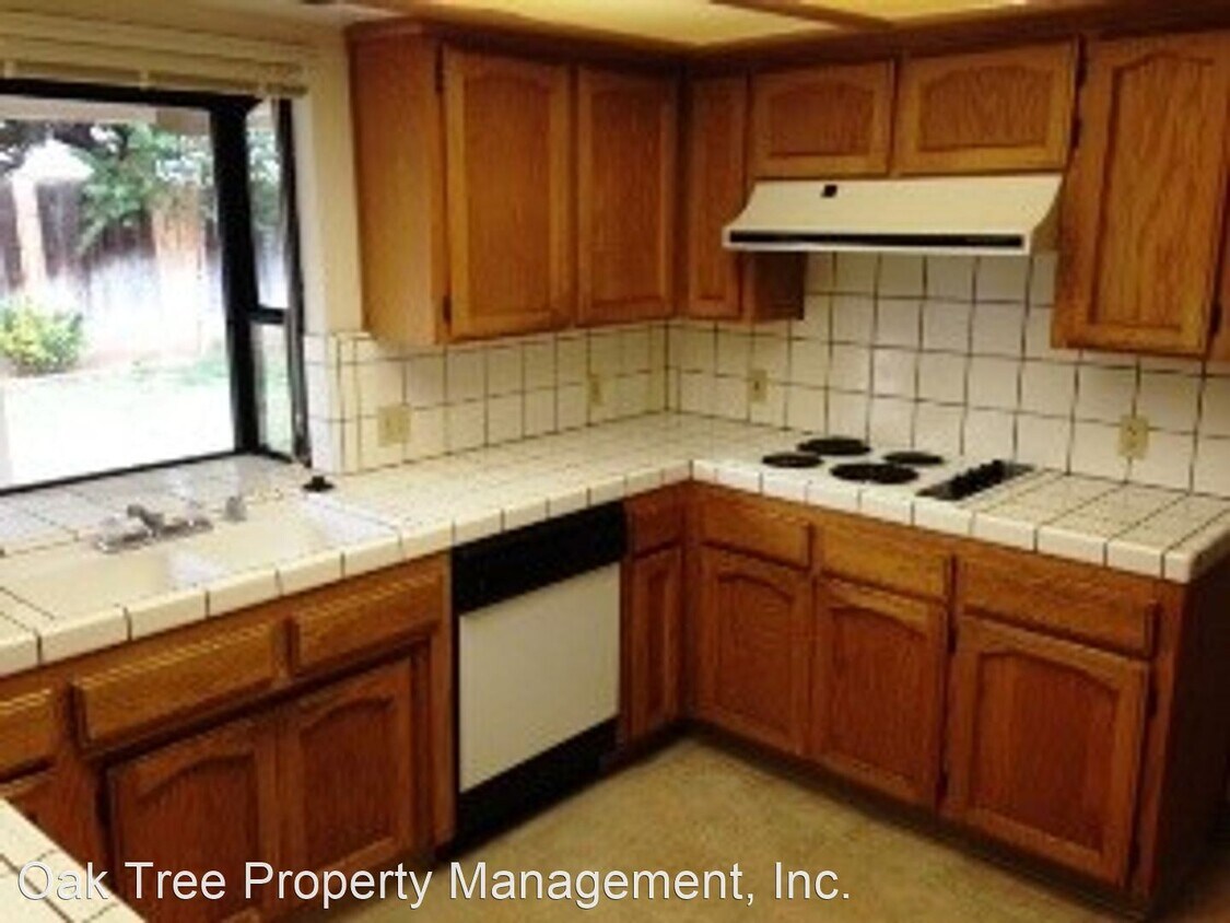 Building Photo - 3 br, 2.5 bath House - 258 Amber Avenue