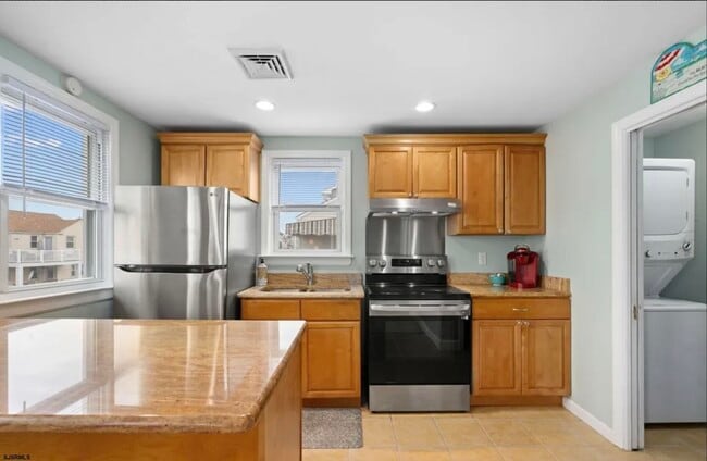 Building Photo - 303 N Wilson Ave