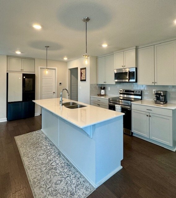 Building Photo - Large 4 Bedroom with Finished Basement - L...