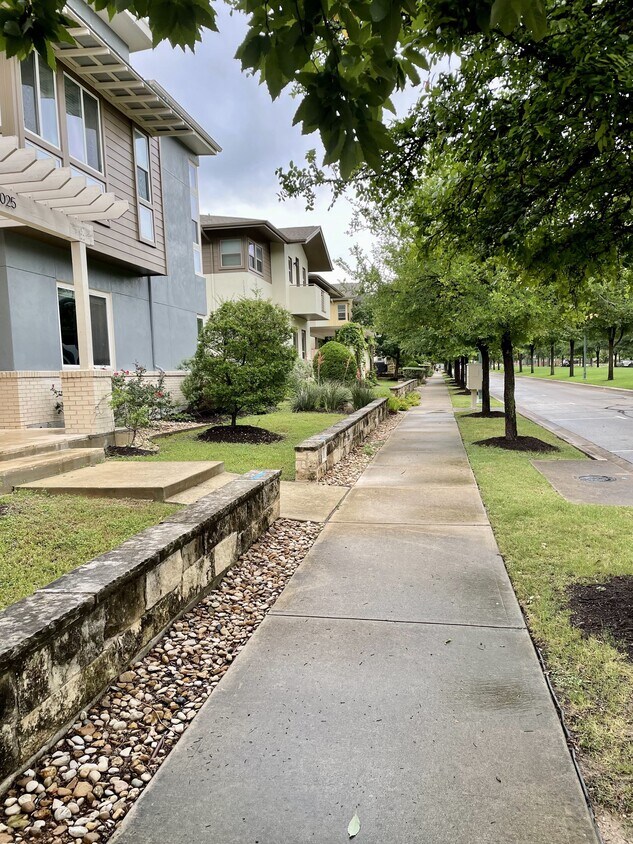 Foto principal - 2025 Simond Ave