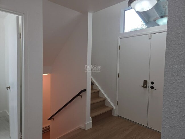 Building Photo - Incredible El Cerrito Hills Townhome