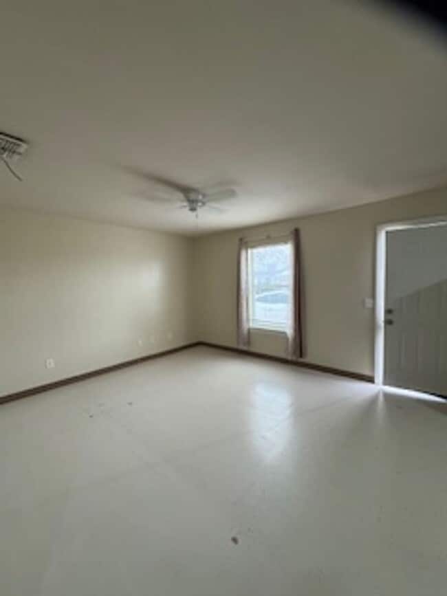 Building Photo - 2851 Highland Ave