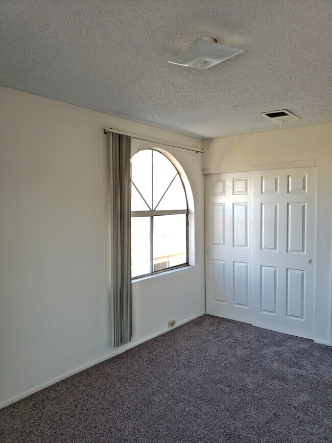 Building Photo - 1652 W 205th St