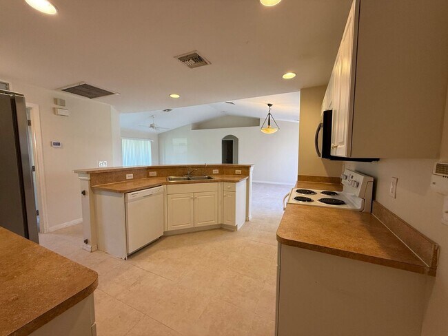 Foto del edificio - HALF OFF FIRST MONTH!!!! 3/2 Single Family Home!!!!