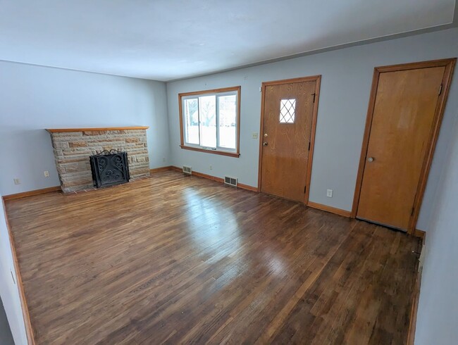 Building Photo - Timeless Elegance in this Classic Brick Ranch