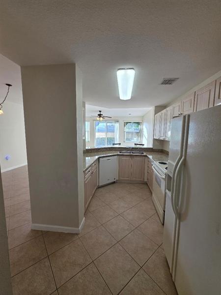 Foto del edificio - 3002 Deer Creek Country Club Blvd