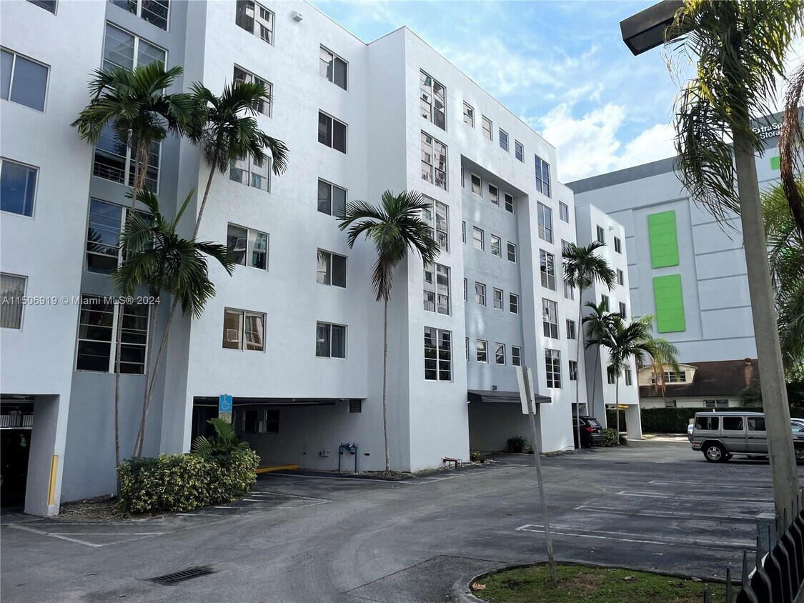 Foto principal - 210 SW 11th St