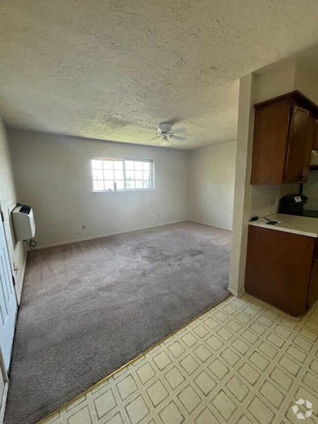 Building Photo - 6405 NW Oak Ave