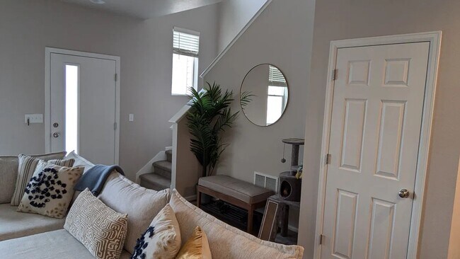 Foto del edificio - Spacious 3 Bed, 3 Bath Townhome with Green...