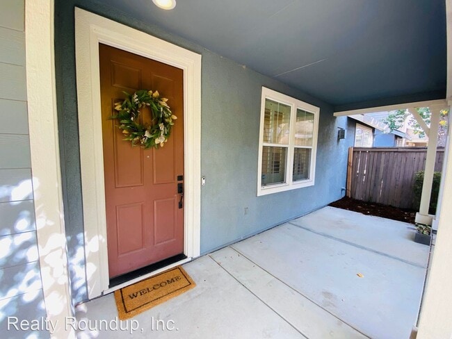 Building Photo - 4 br, 3 bath House - 330 Soaring Hawk Ln