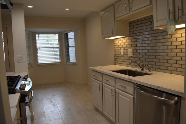 Building Photo - 6501 Gambier Ln