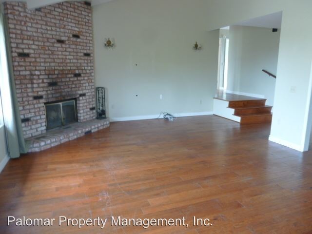 Building Photo - 213 Hawthorne Cir