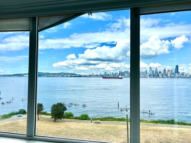 Foto del edificio - 1709 Harbor Ave SW