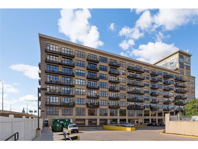 Building Photo - 290 Market St