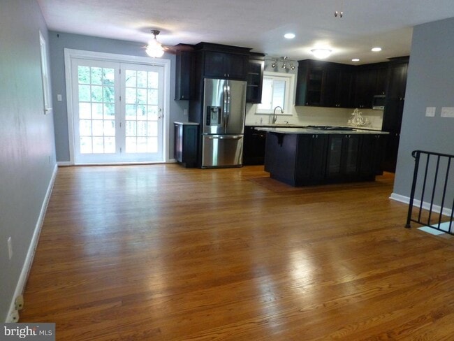 Building Photo - 2046 Greenwich St