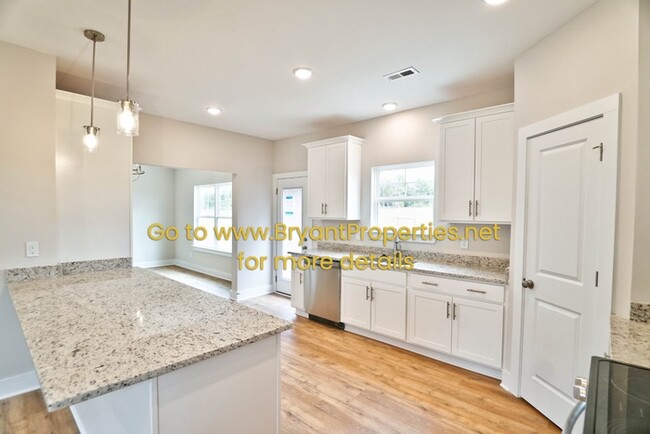 Building Photo - 615 Vrabel Rd