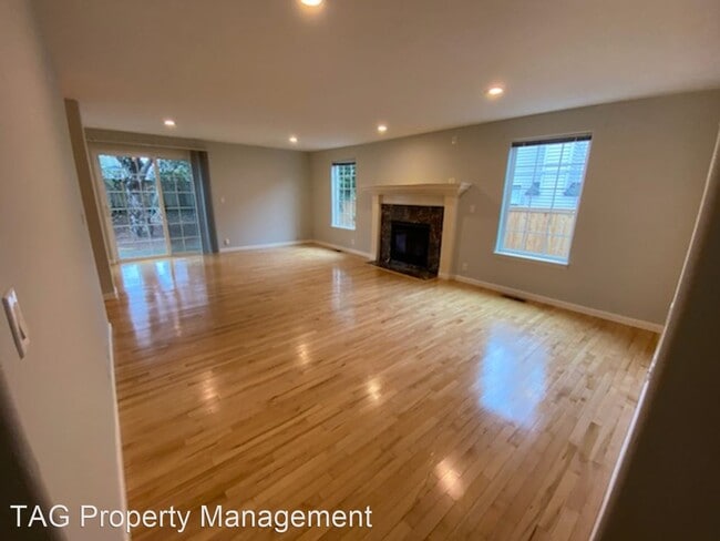 Building Photo - 5 br, 3 bath House - 1818 Chelan Pl NE