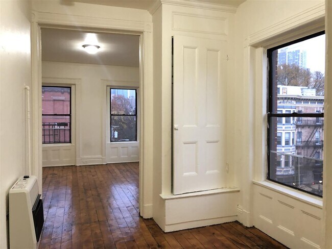Foto del edificio - 108 Wayne St