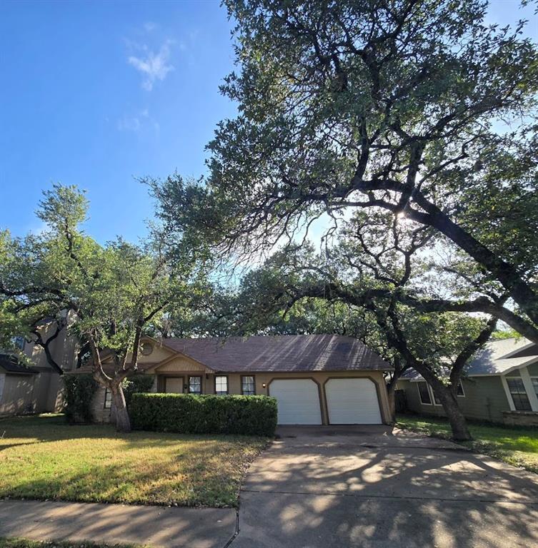 Primary Photo - 702 Live Oak Dr