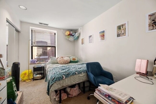 Building Photo - 95 Gainsborough St