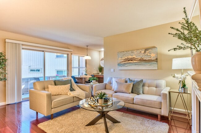 Building Photo - Ground Floor Condo at Footprints on the Bay