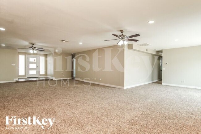 Foto del edificio - 8038 W Windrose Dr