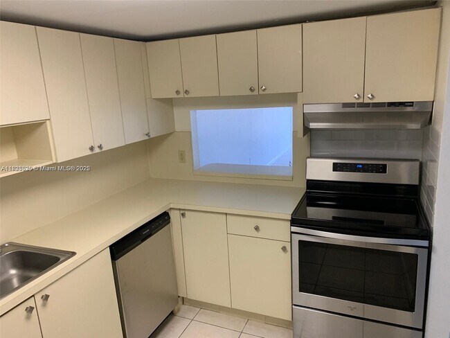 Building Photo - 9970 SW 88th St