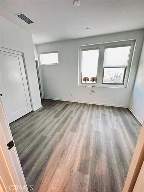 Building Photo - 373 Placemark