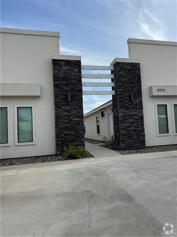 Building Photo - 2022 Summerland Ln