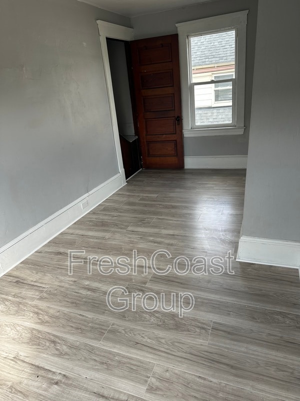 Foto del edificio - 5940 Engel Ave