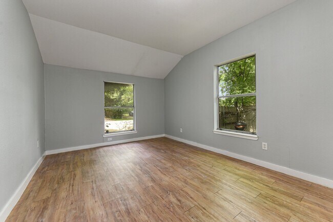 Building Photo - Affordable 3BD/2BA single-family unit!