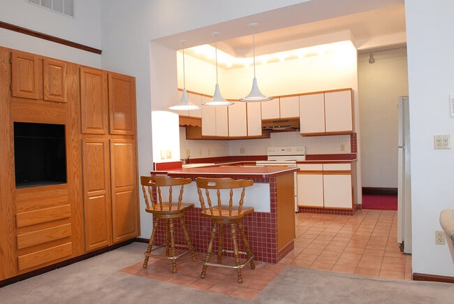 Building Photo - 2959 Deckebach Ave