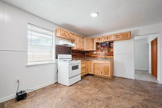 Building Photo - 227 N Austin Dr