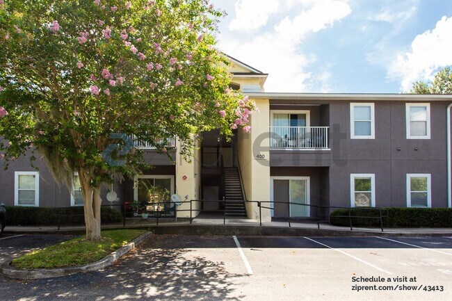 Foto del edificio - 7920 Merrill Rd