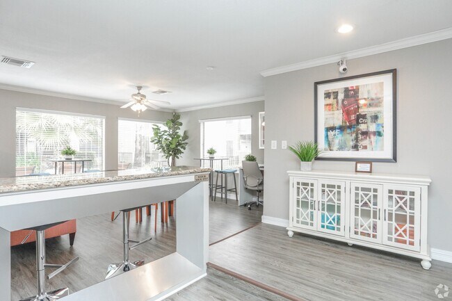 Foto del edificio - 10250 Lands End Dr